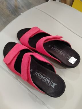 ❤️BRAND NEW MEPHISTO RED SANDALS WOMANS U.S. SIZE 6